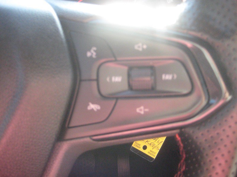 Used 2025 Chevrolet Trax RS FWD image 25