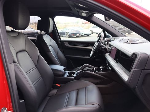 Certified 2025 Porsche Cayenne E-Hybrid AWD/4WD image 27