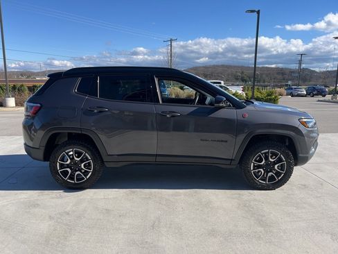 Used 2024 Jeep Compass Trailhawk image 20