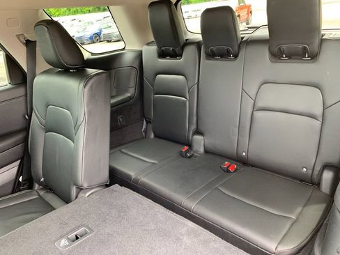 Used 2023 Nissan Pathfinder SL AWD/4WD image 18