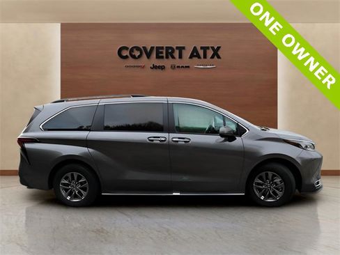 Used 2024 Toyota Sienna XLE image 6