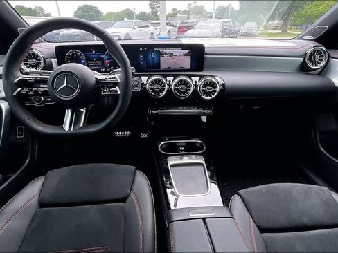 Used 2026 Mercedes-Benz CLA 250 image 4