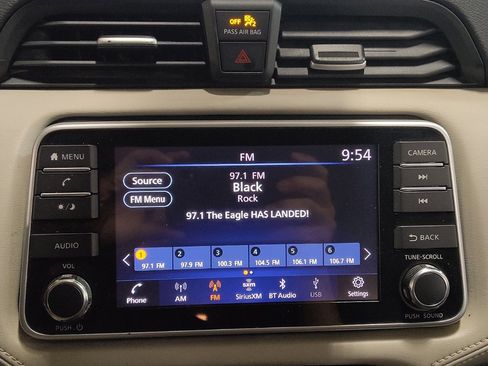 Used 2020 Nissan Versa SV image 25