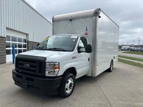 Certified 2025 Ford E-450 and Econoline 450 Super Duty w/ Driver's Safety Package image 4