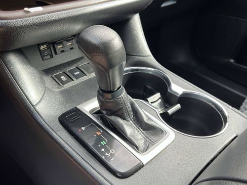 Used 2019 Toyota Highlander LE FWD image 33