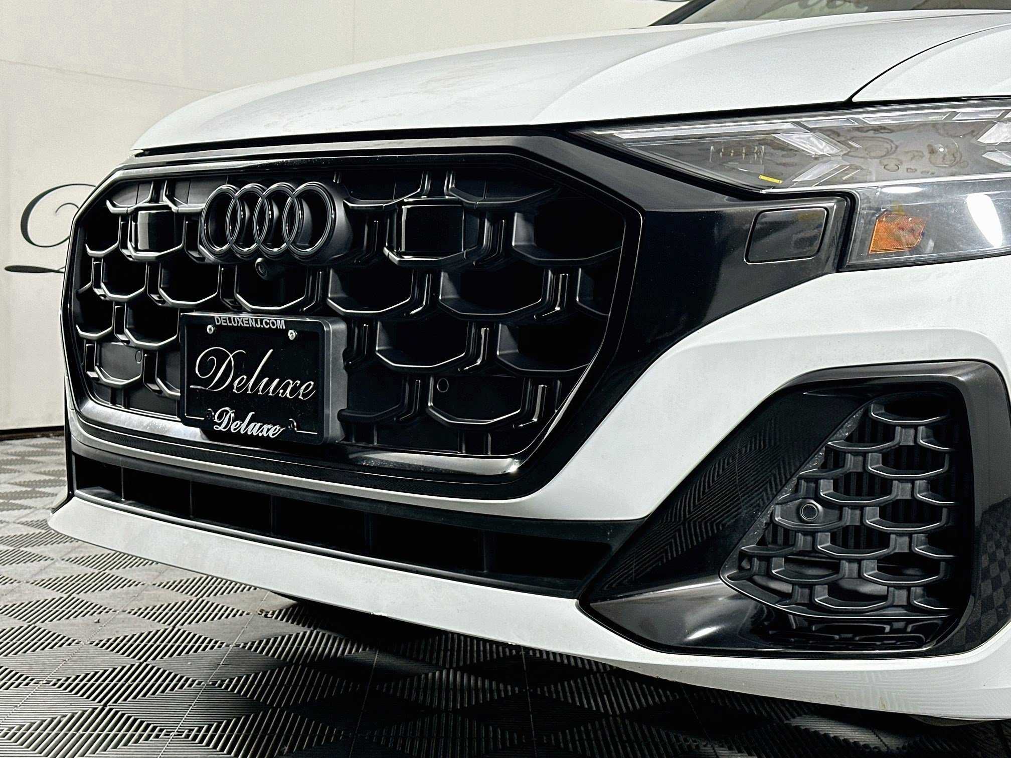Used 2025 Audi Q8 Prestige w/ Prestige Package AWD/4WD image 35