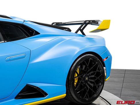 Used 2022 Lamborghini Huracan STO image 19