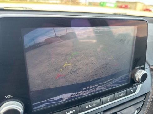 Used 2024 Nissan Altima 2.5 SV image 14