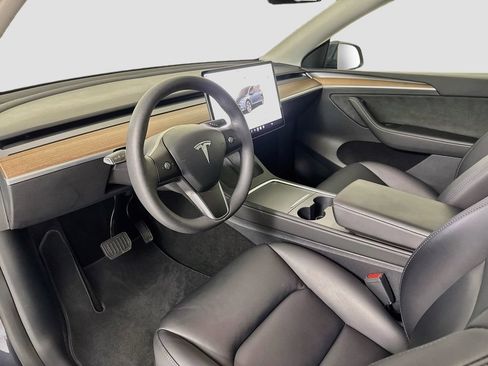 Used 2024 Tesla Model Y Long Range AWD/4WD image 9