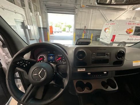 Used 2025 Mercedes-Benz Sprinter 2500 image 11