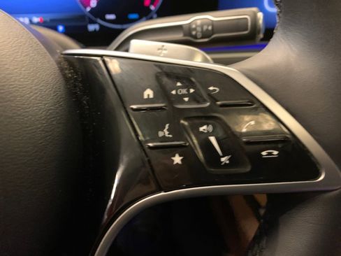 Used 2024 Mercedes-Benz GLE 350 4MATIC w/ AMG Line Exterior image 21