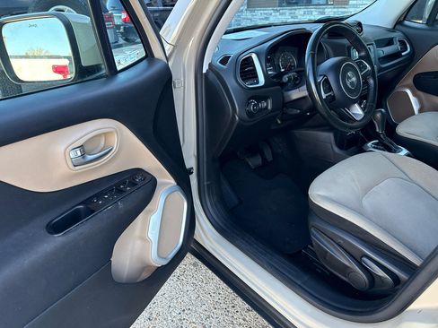 Used 2015 Jeep Renegade Latitude w/ Cold Weather Group II image 9