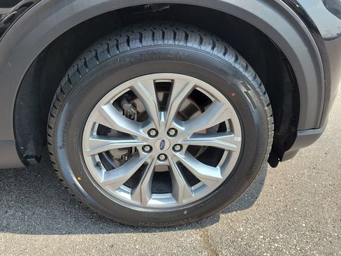 Used 2023 Ford Explorer Limited w/ Equipment Group 301A AWD/4WD image 6