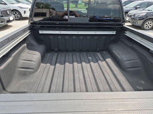 Used 2022 Nissan Frontier SV AWD/4WD image 10