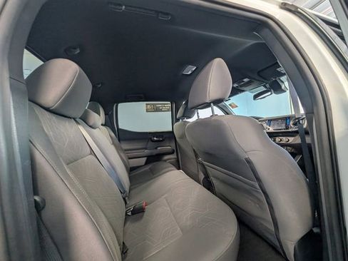 Used 2019 Toyota Tacoma TRD Sport image 13