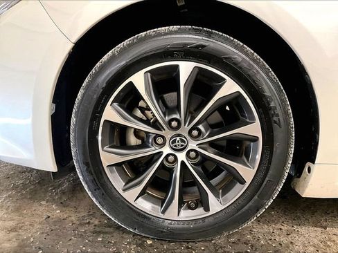 Used 2017 Toyota Avalon XLE Premium w/ All Weather Liner Package FWD image 8