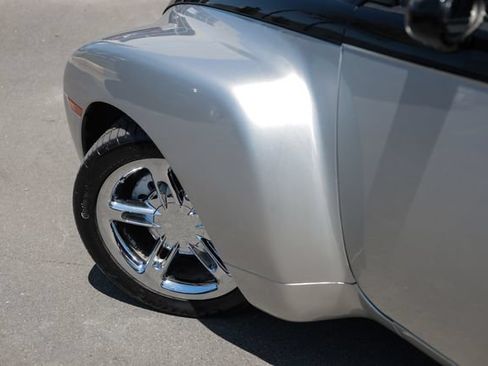 Used 2005 Chevrolet SSR w/ Preferred Equipment Group RWD image 28