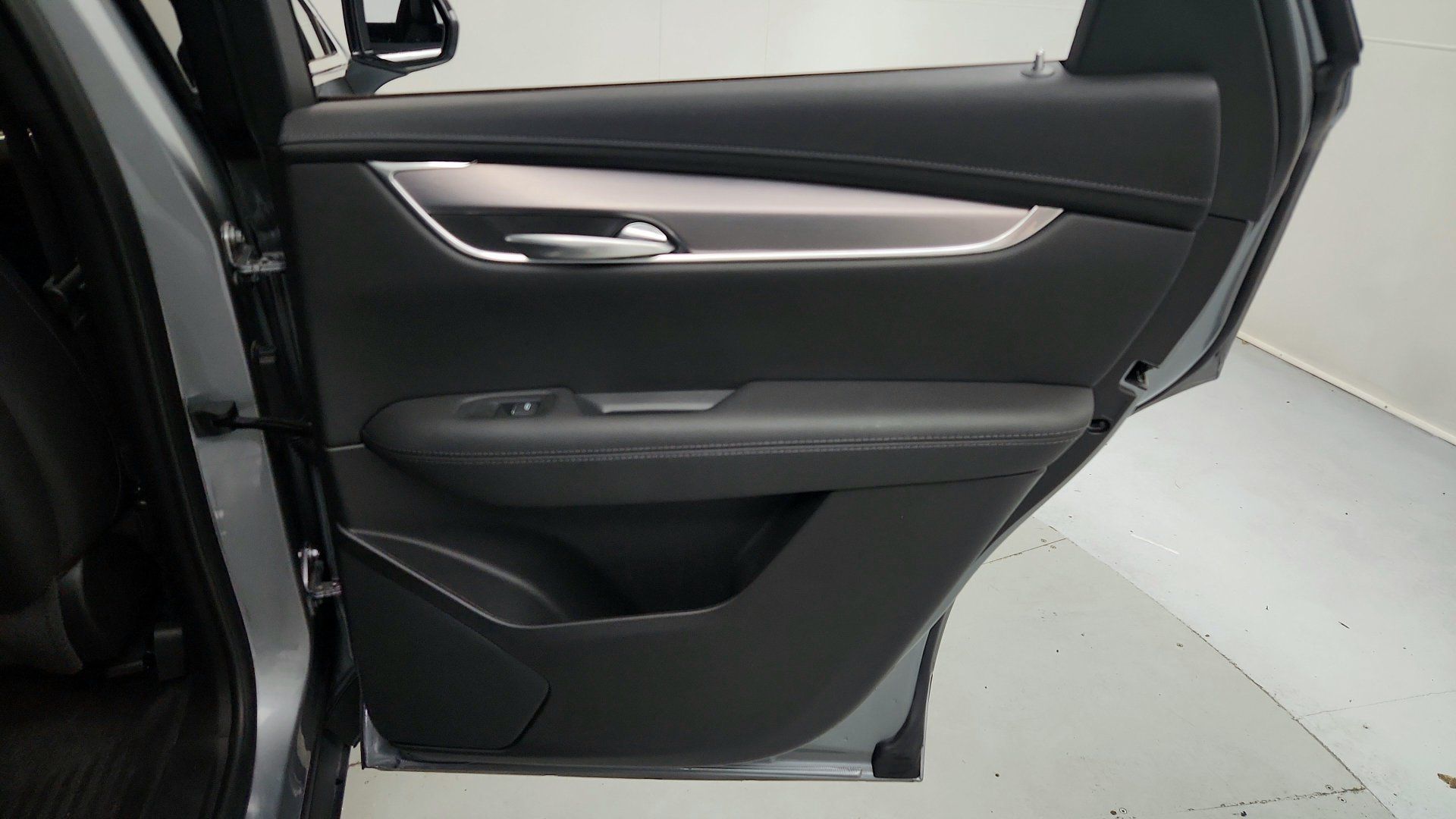 Certified 2024 Cadillac XT5 Luxury w/ LPO, Floor Liner Package AWD/4WD image 26