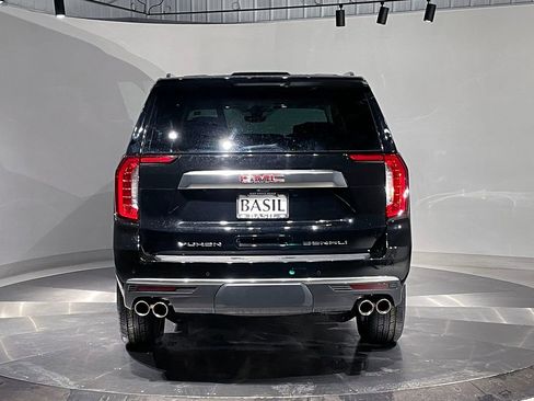 Used 2021 GMC Yukon Denali w/ Denali Premium Package image 12