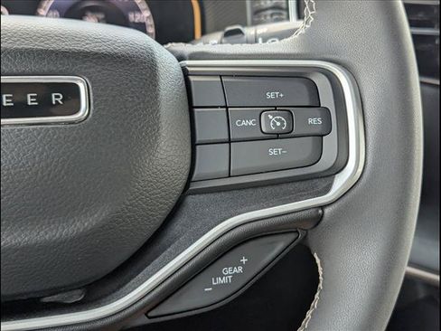 Used 2023 Jeep Wagoneer 4WD image 17