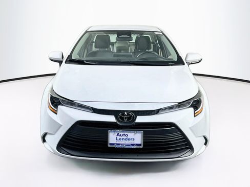 Used 2025 Toyota Corolla LE FWD image 2