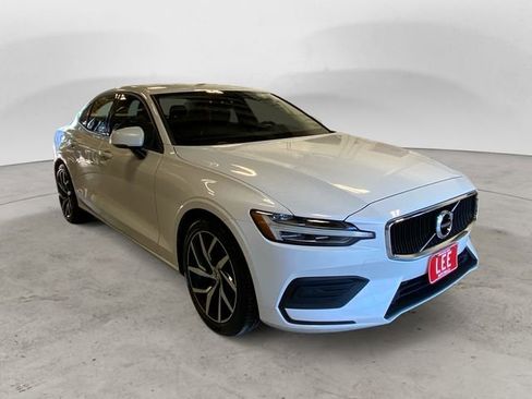 Used 2020 Volvo S60 T6 Momentum image 7