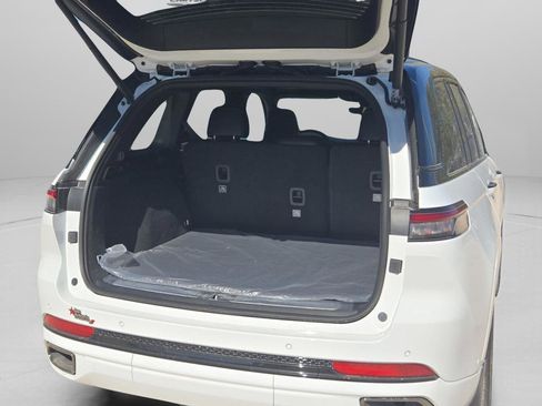 New 2025 Jeep Grand Cherokee Summit w/ Obsidian Package image 25