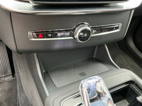Certified 2025 Volvo XC90 B5 Plus AWD/4WD image 18