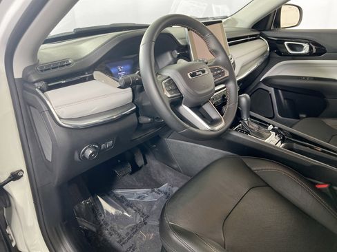 Used 2022 Jeep Compass Limited image 9