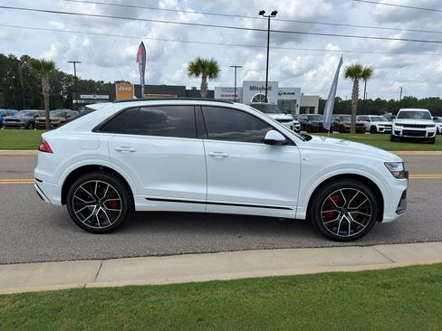 Used 2023 Audi Q8 Premium Plus AWD/4WD image 2