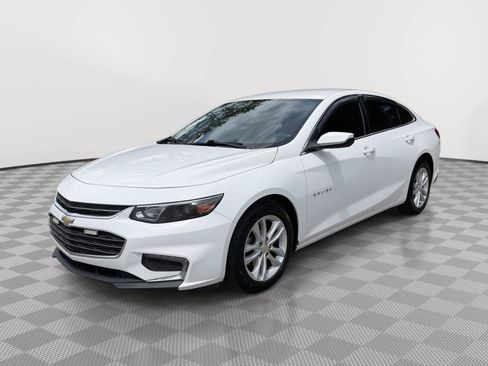 Used 2017 Chevrolet Malibu LT FWD image 3