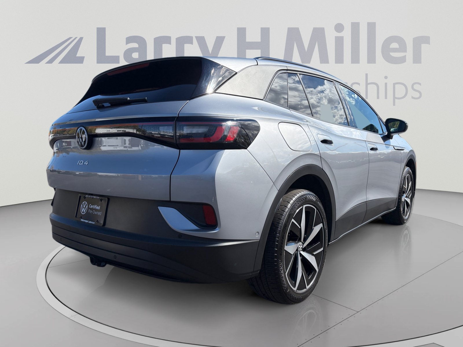 Used 2023 Volkswagen ID.4 Pro S AWD/4WD image 5
