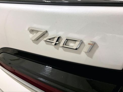 Used 2026 BMW 740i xDrive AWD/4WD image 9