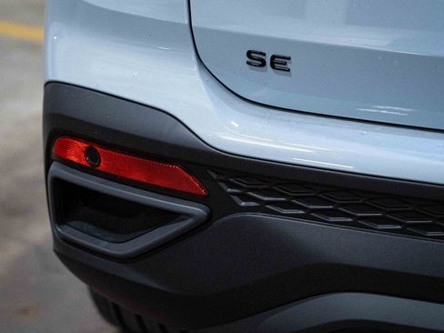 New 2026 Volkswagen Taos SE FWD image 6