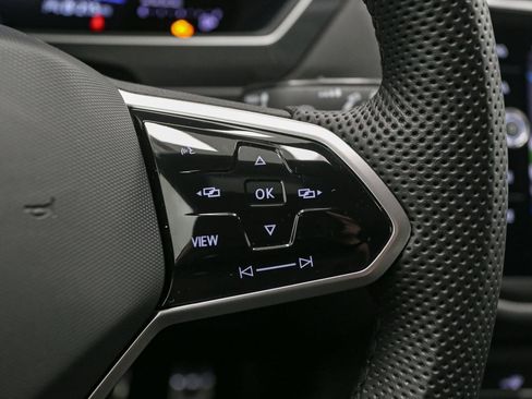 Certified 2024 Volkswagen Tiguan SE R-Line image 43