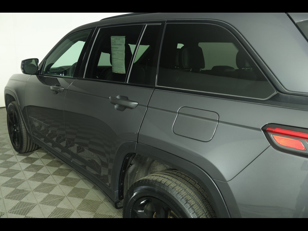 Certified 2024 Jeep Grand Cherokee Altitude AWD/4WD image 17