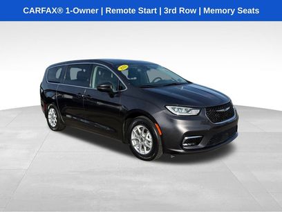 Used 2023 Chrysler Pacifica Touring-L