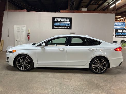 Used 2019 Ford Fusion Titanium image 9
