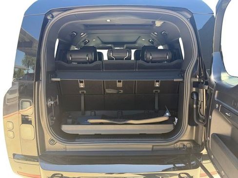 New 2026 Land Rover Defender 130 X-Dynamic SE AWD/4WD image 18