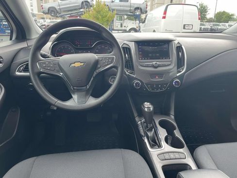 Used 2019 Chevrolet Cruze LT w/ Convenience Package FWD image 13