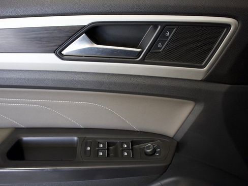 Used 2023 Volkswagen Atlas SE w/ Panoramic Sunroof Package image 12