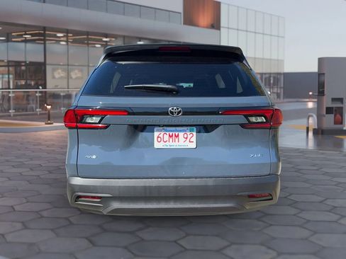 Used 2025 Toyota Grand Highlander AWD image 4