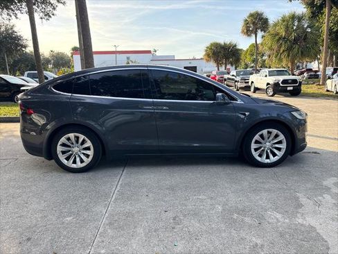 Used 2018 Tesla Model X 100D image 5