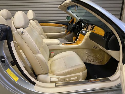 Used 2005 Lexus SC 430 Convertible RWD image 29