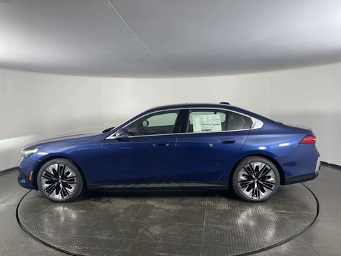 Used 2024 BMW i5 eDrive40i w/ M Sport Package image 7