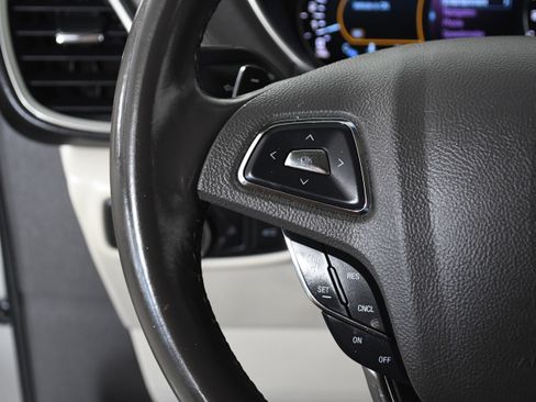 Used 2017 Lincoln MKX Select w/ Select Plus Package image 11