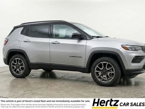 Used 2025 Jeep Compass Trailhawk AWD/4WD image 1