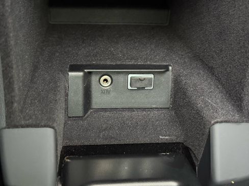 Used 2018 Volvo V60 T5 Cross Country w/ Convenience Package image 31