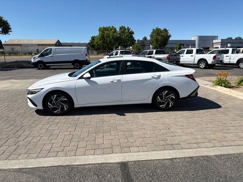 Used 2025 Hyundai Elantra SEL FWD image 5