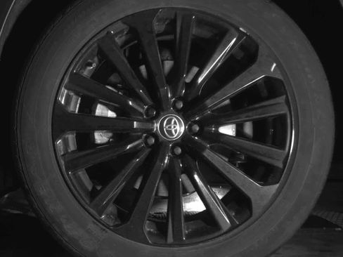 Certified 2025 Toyota Highlander XSE image 12